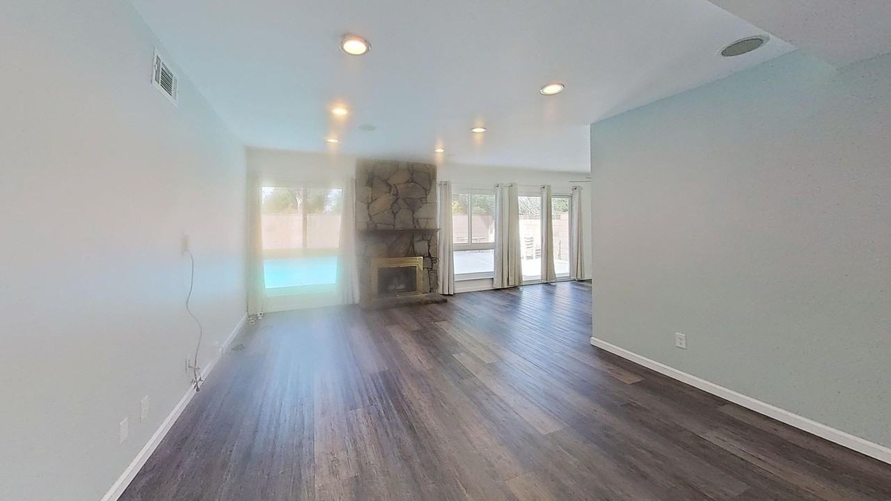 27521 Glasser Ave - Photo 4 of 31