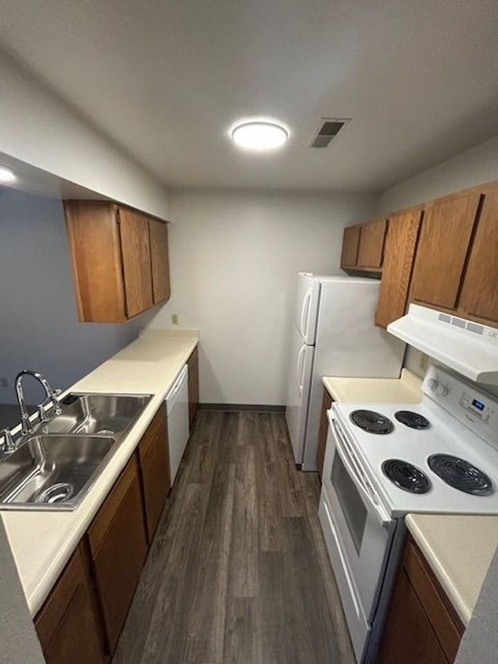 2203 Spansail Dr - Photo 3 of 9