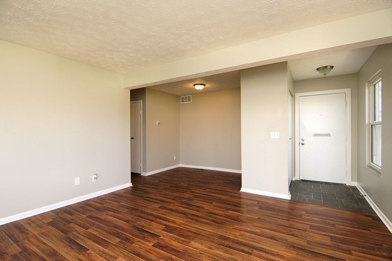 1095 Parkridge Ct - Photo 5 of 13