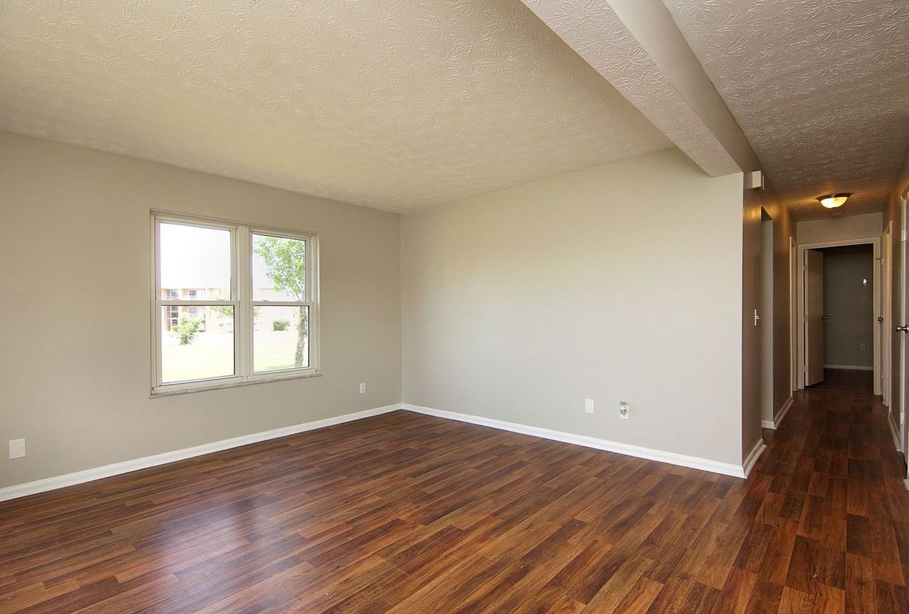 1095 Parkridge Ct - Photo 6 of 13