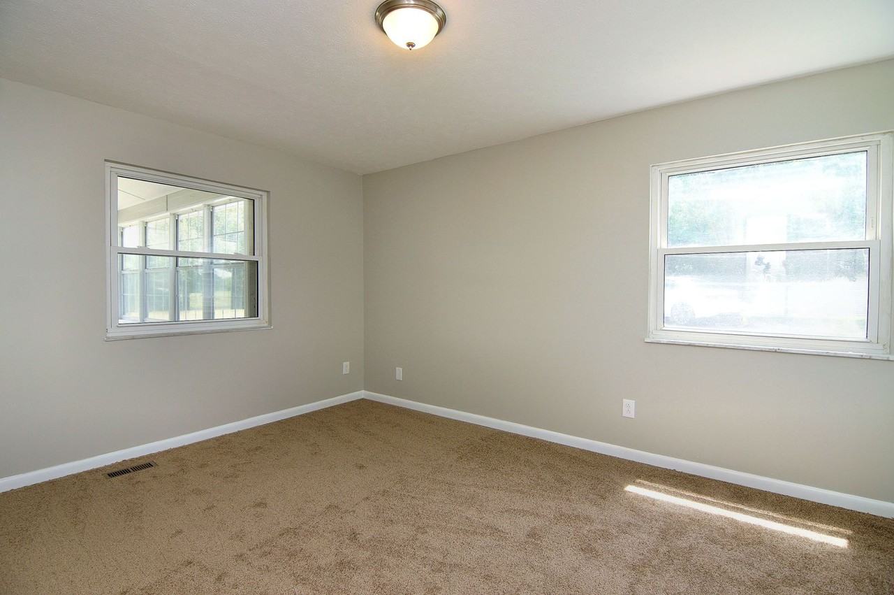 1095 Parkridge Ct - Photo 7 of 13