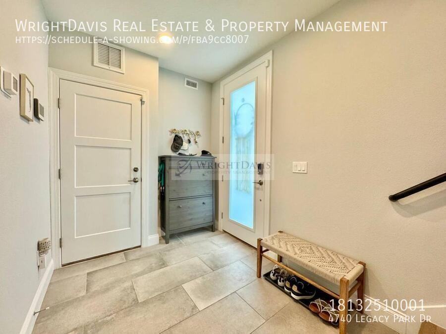 4740 Legacy Park Dr - Photo 5 of 46