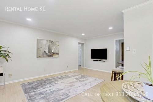 5906 W 75th Ter - Photo 6 of 23