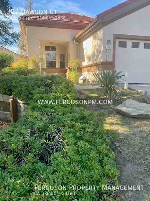 302 Dawson Ct - Photo 2 of 22