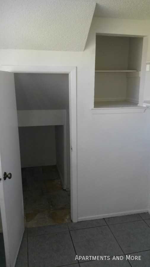 1564 Katy St - Photo 4 of 19