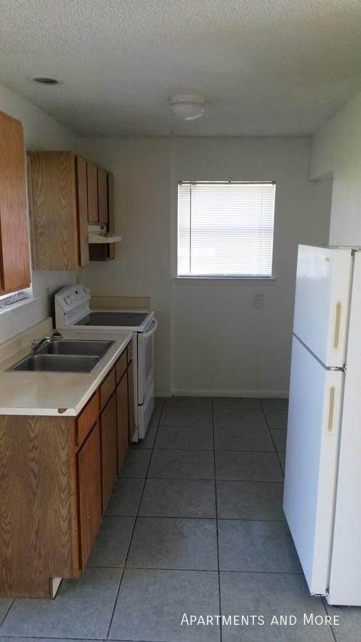 1564 Katy St - Photo 5 of 19