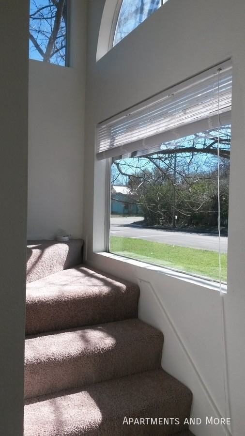 1564 Katy St - Photo 7 of 19