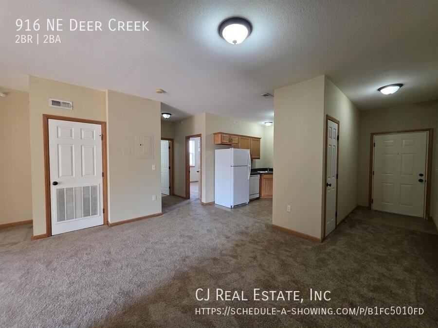 916 Ne Deer Creek Dr - Photo 2 of 11