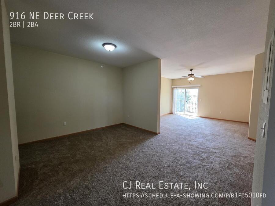 916 Ne Deer Creek Dr - Photo 4 of 11