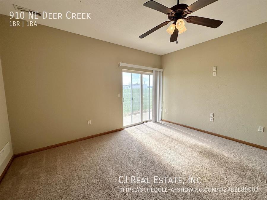 910 Ne Deer Creek Dr - Photo 2 of 15