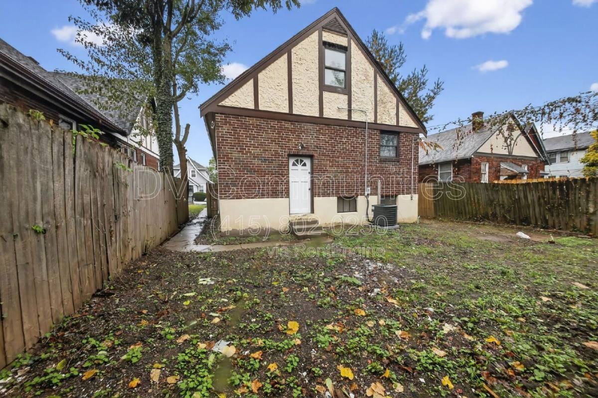 1818 Lawn Ave - Photo 2 of 10