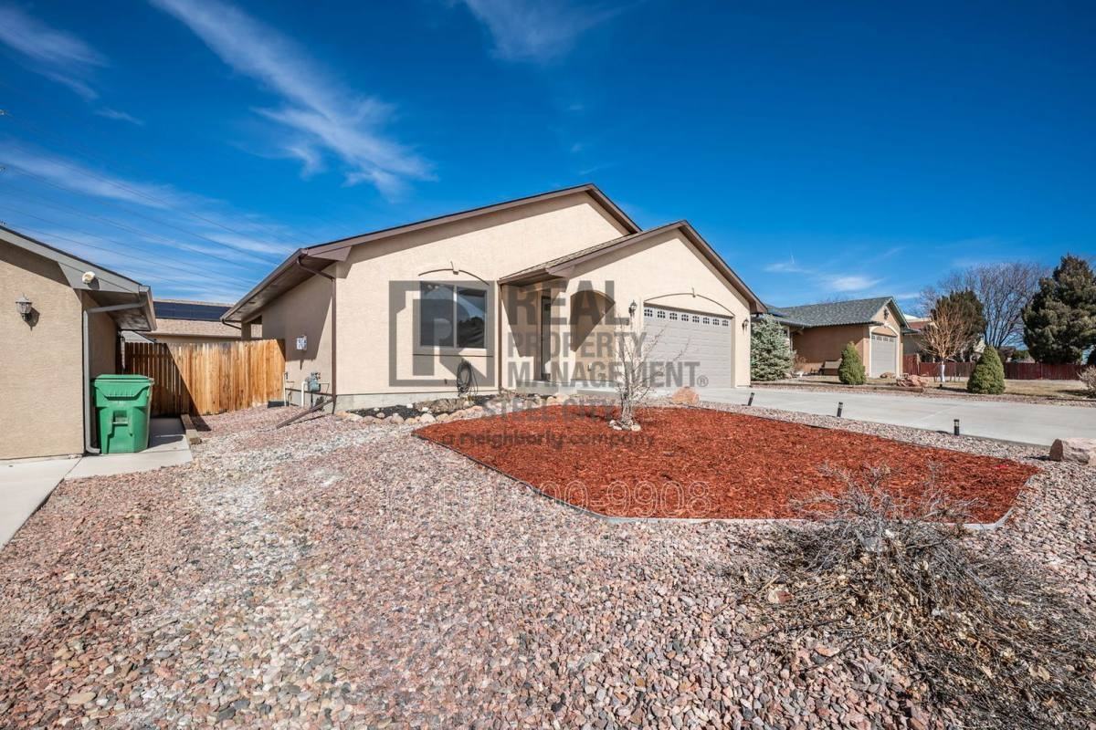 21 Arrowsmith Dr - Photo 2 of 10