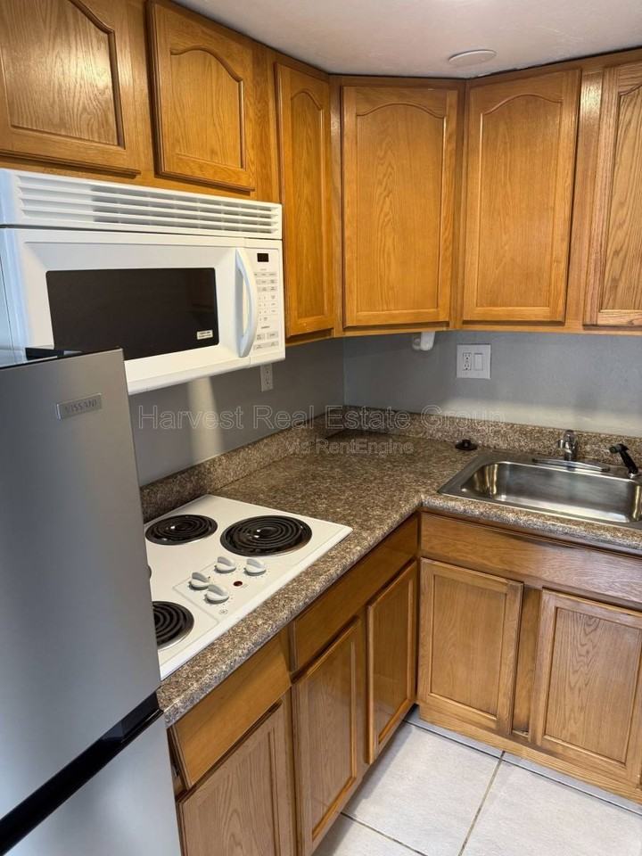 2267 Huron Dr #10 - Photo 4 of 6