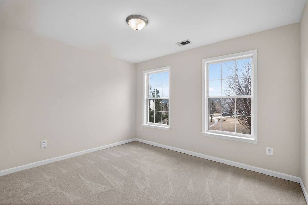3734 Hastings Ct - Photo 3 of 10