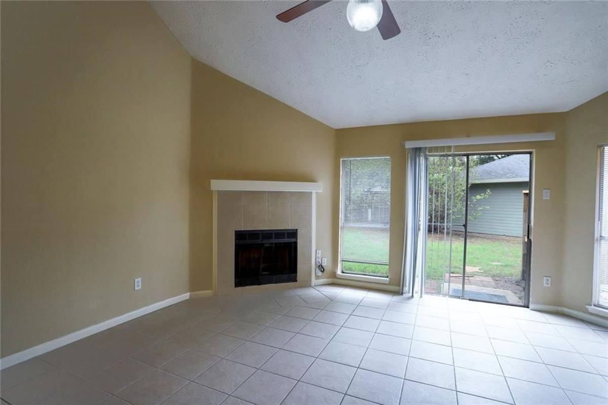 11011 Shadowfield Dr - Photo 2 of 10