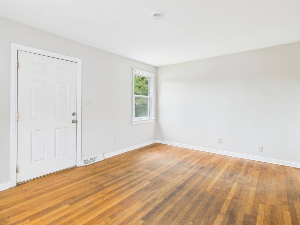 4707 Castlewood Rd - Photo 2 of 10