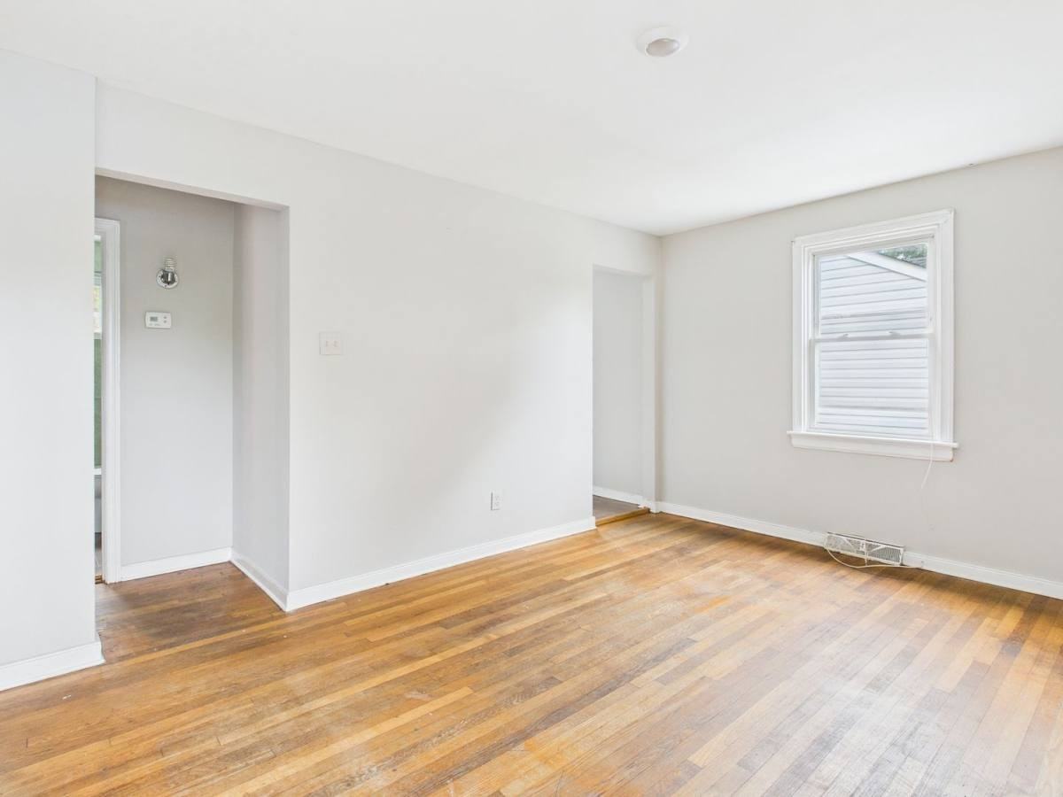 4707 Castlewood Rd - Photo 3 of 10