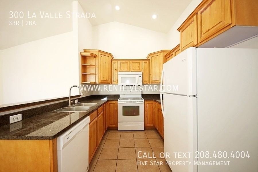 300 La Valle Strada - Photo 4 of 12