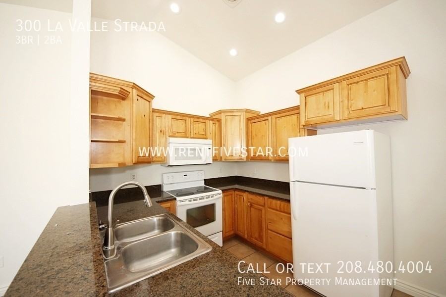 300 La Valle Strada - Photo 5 of 12