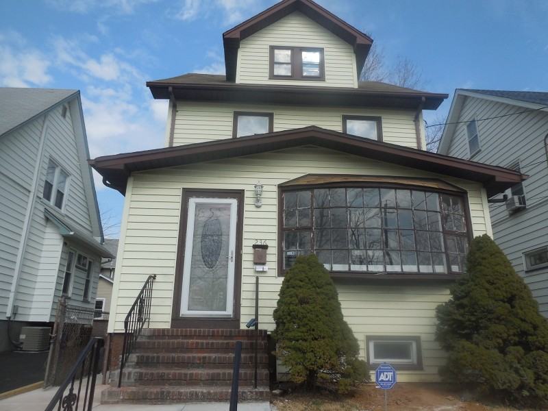 236 E 4th St - Photo 2 of 20