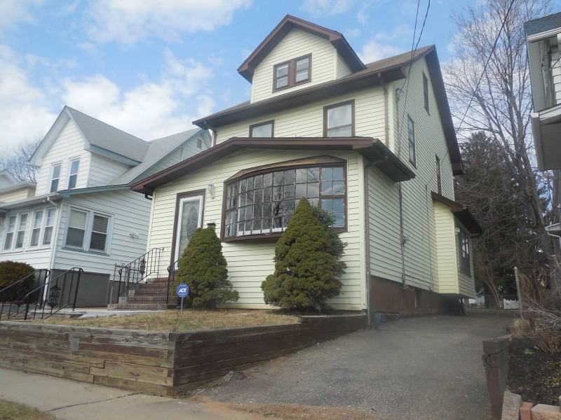 236 E 4th St - Photo 3 of 20