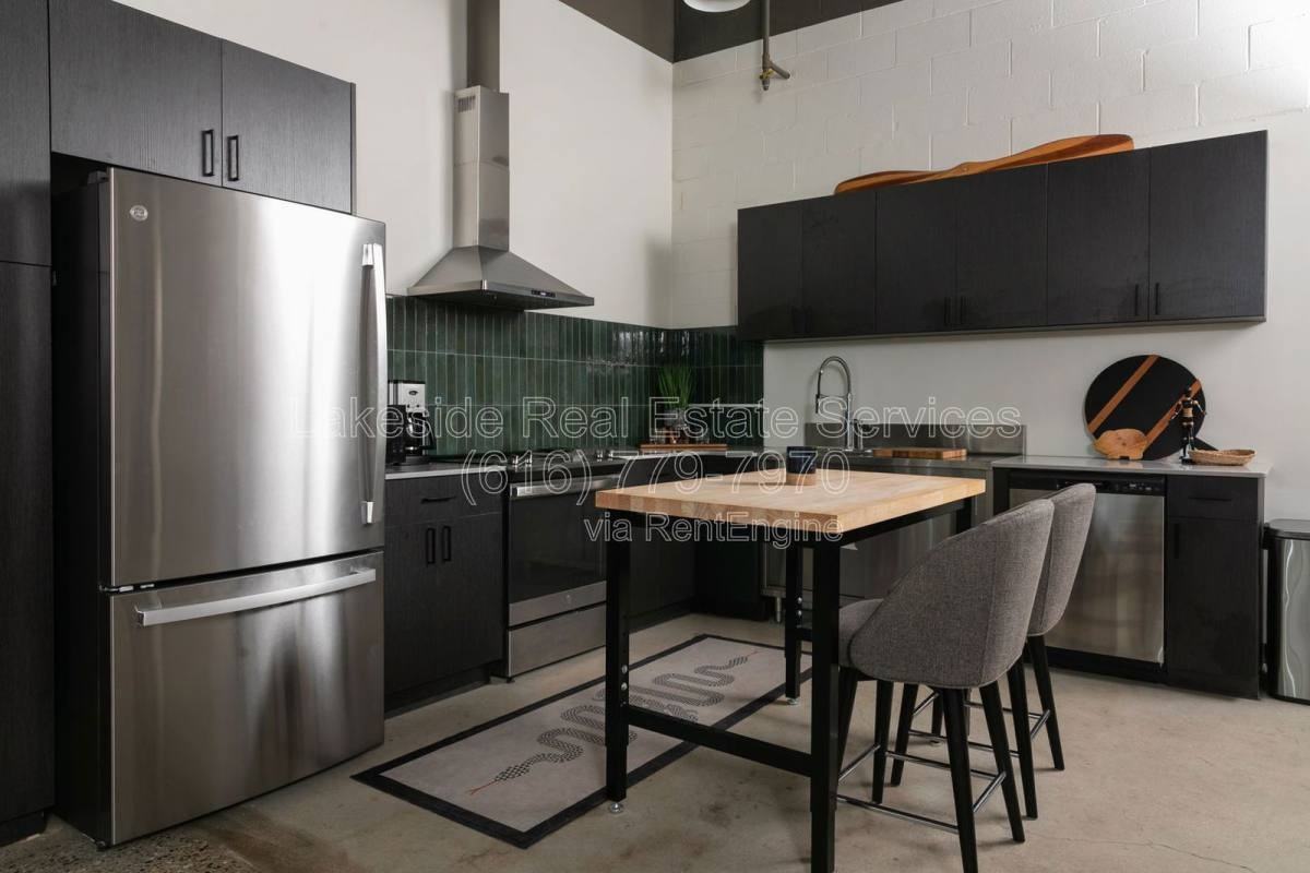 851 Fulton St W #106 - Photo 5 of 9