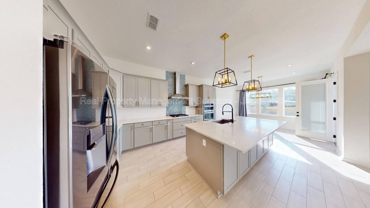 1006 Oakland Hills Ave - Photo 2 of 10