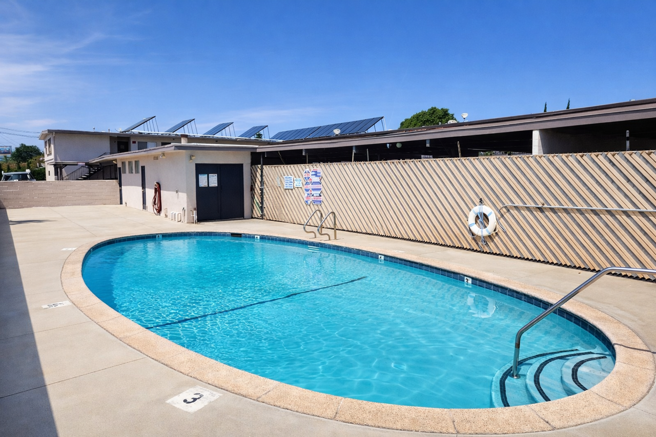 HAWTHORNE 2 - Photo 5 of 5