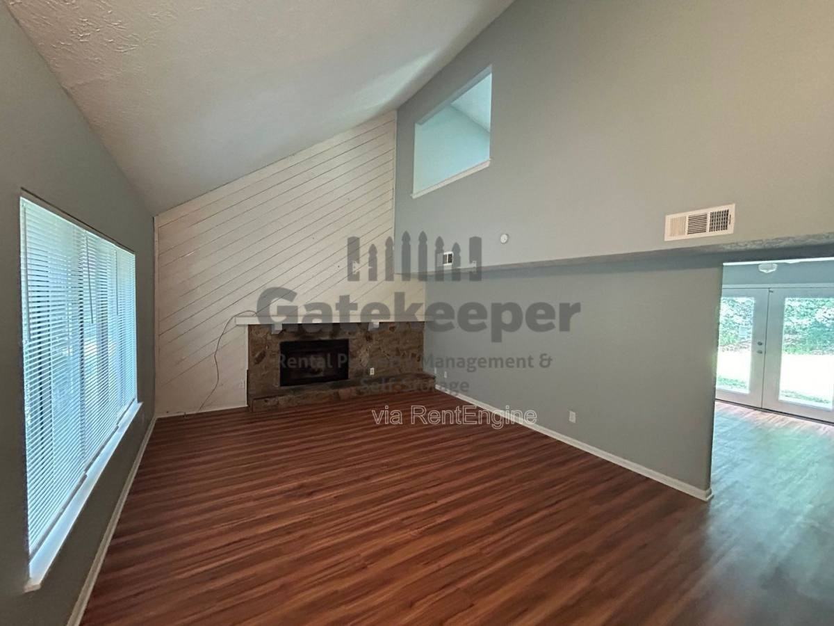 161 Sterling Ridge Dr - Photo 4 of 10