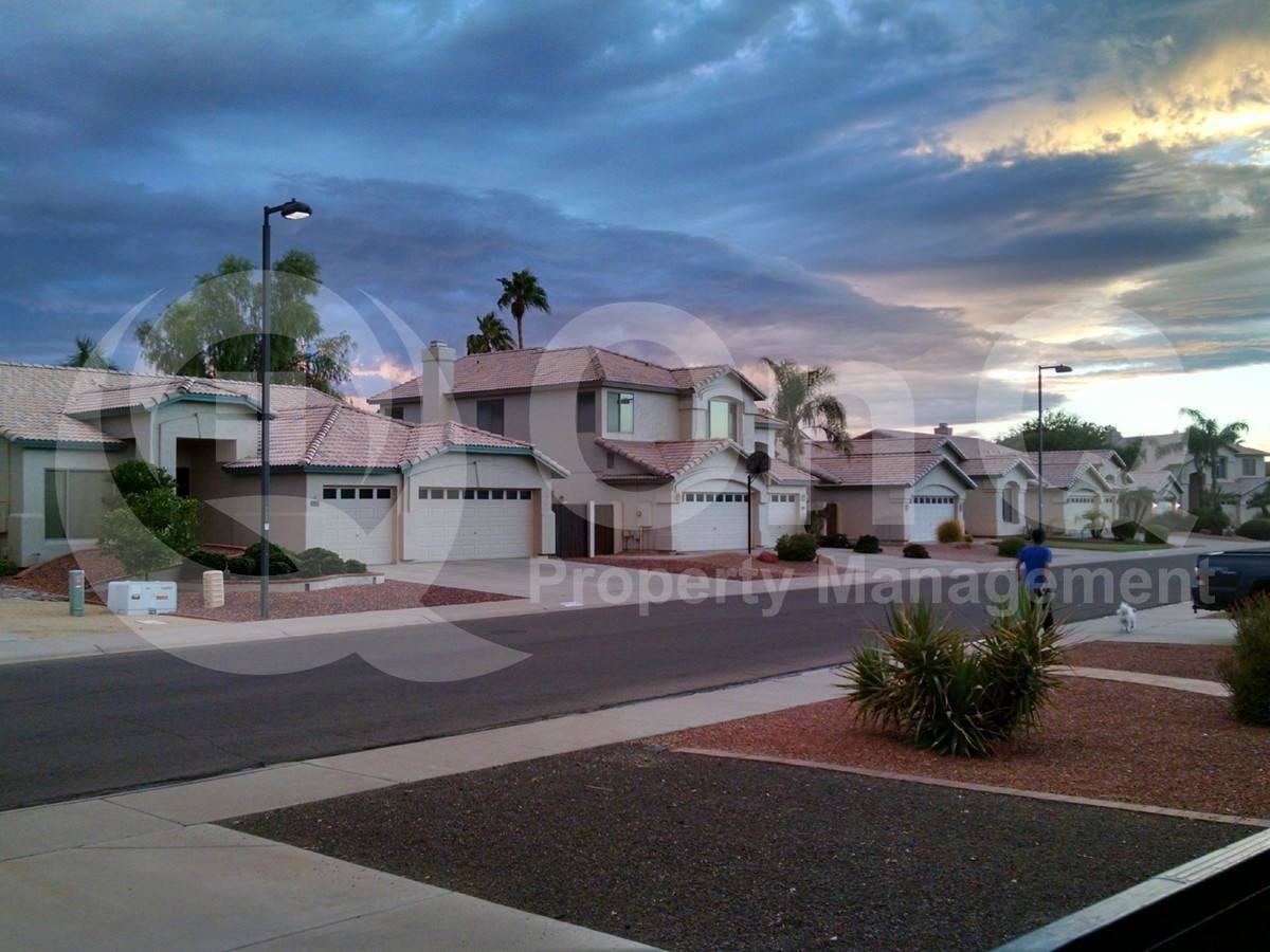 1124 W Pinon Ave - Photo 3 of 10