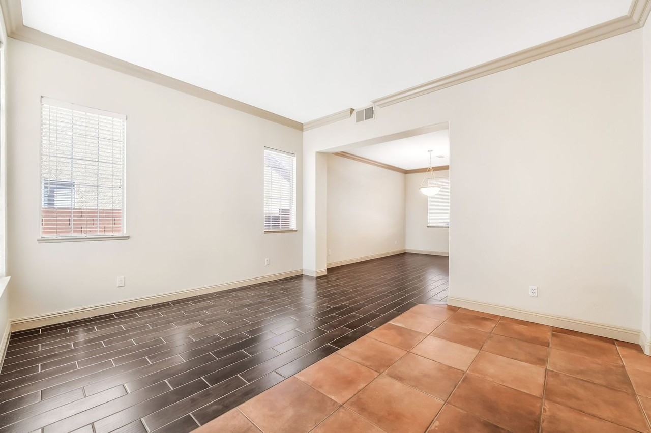 742 Barnegat Bay St - Photo 3 of 26