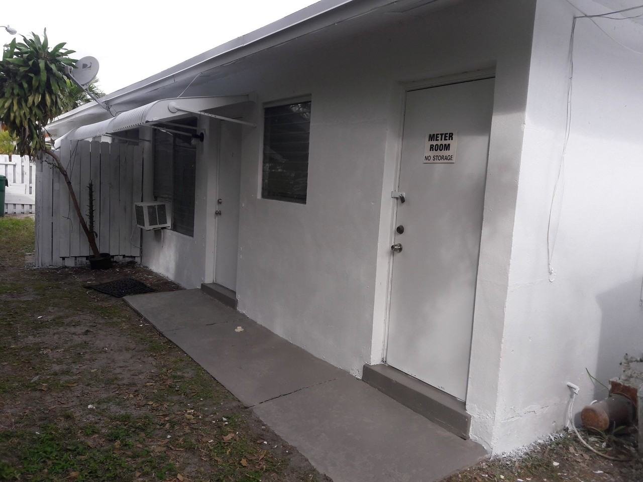 6100 NW 10 St - Photo 3 of 8