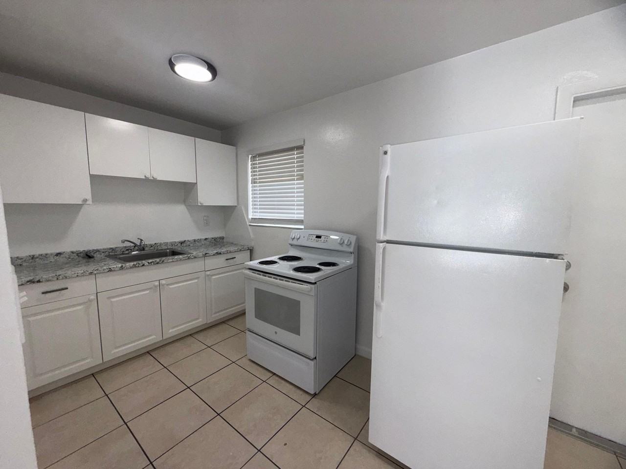 6100 NW 10 St - Photo 6 of 8