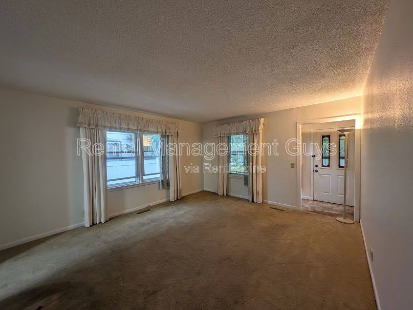 5027 6th St Ne - Photo 2 of 10