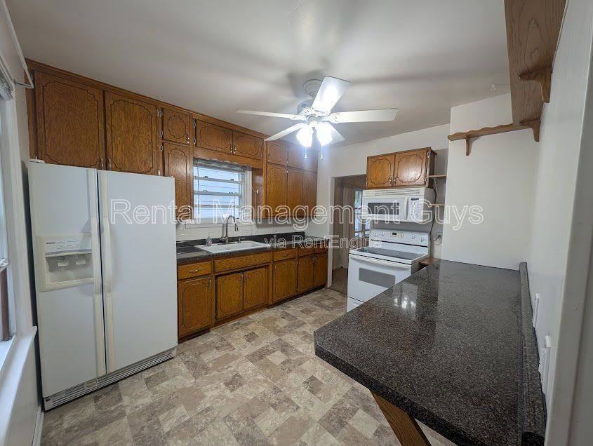 5027 6th St Ne - Photo 3 of 10