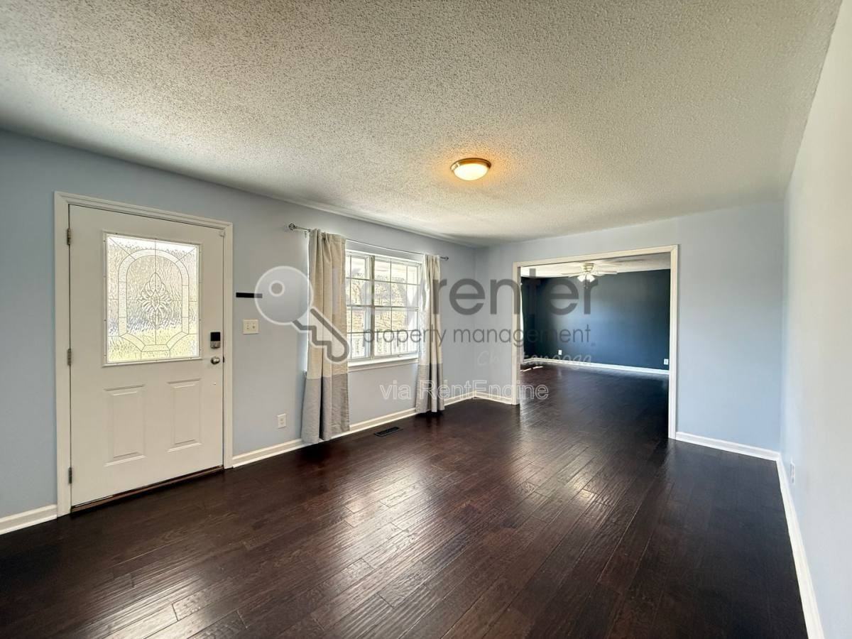 809 Trotter Ln - Photo 3 of 10