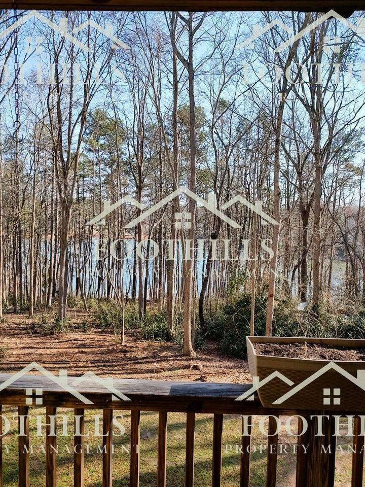 213 Lookover Dr - Photo 2 of 10