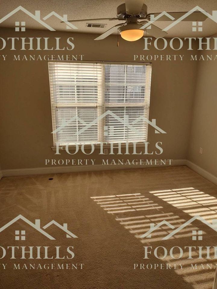 213 Lookover Dr - Photo 3 of 10