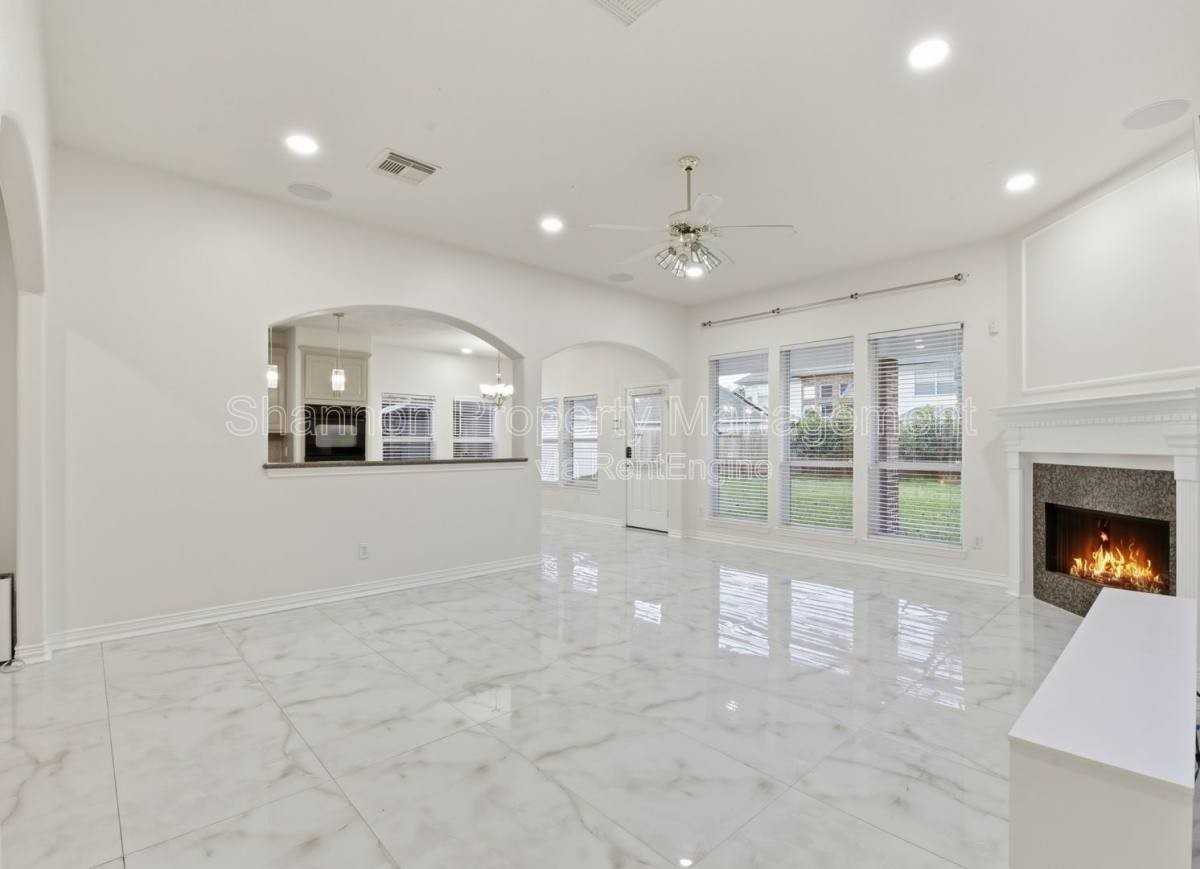 6507 Hill Haven Ct - Photo 3 of 10