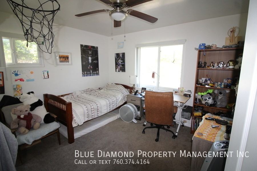 2376 Newcastle Ave - Photo 6 of 11