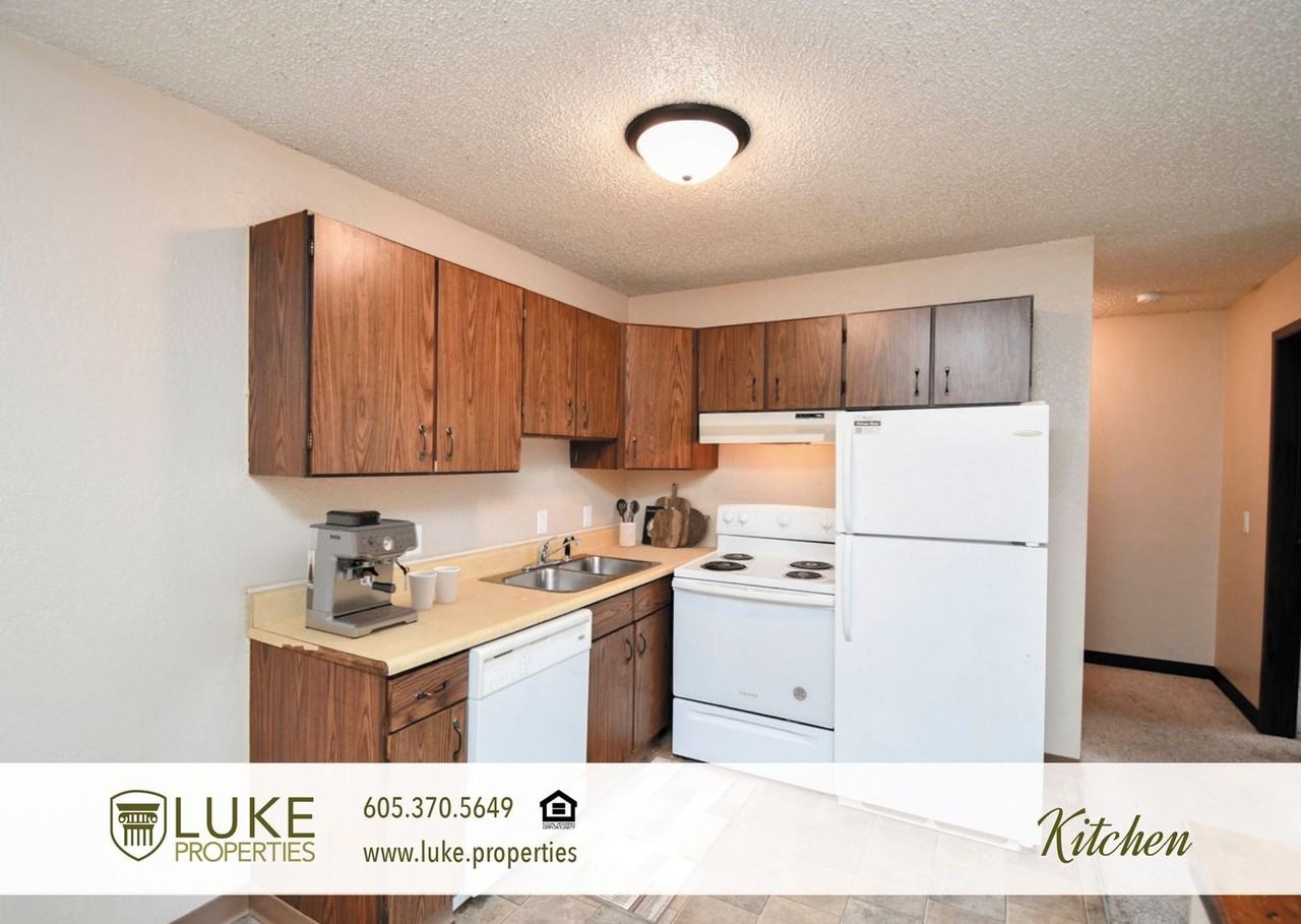 401 S Sycamore Ave #202 - Photo 2 of 12