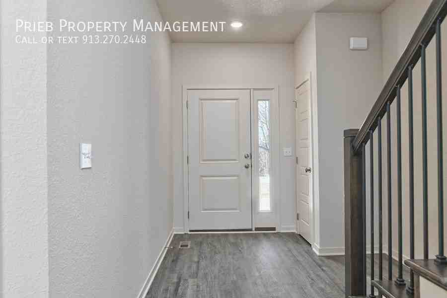 10338 Farrow Ave #5 - Photo 2 of 33