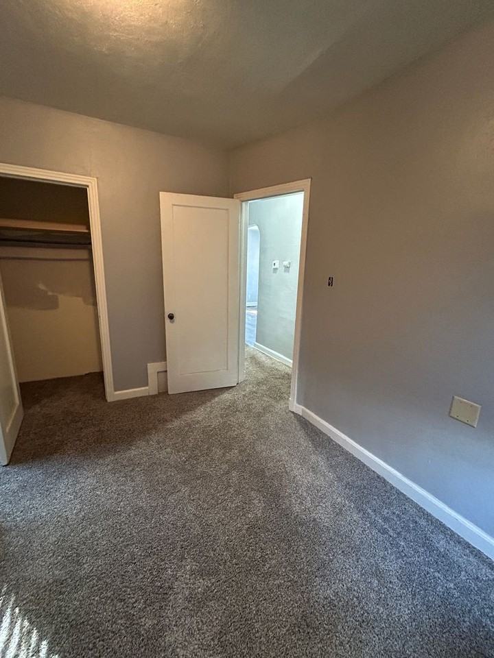 150 4th Ave E - Photo 6 of 9