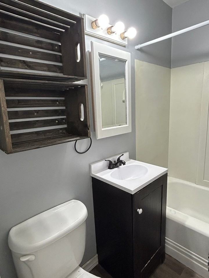 150 4th Ave E - Photo 7 of 9