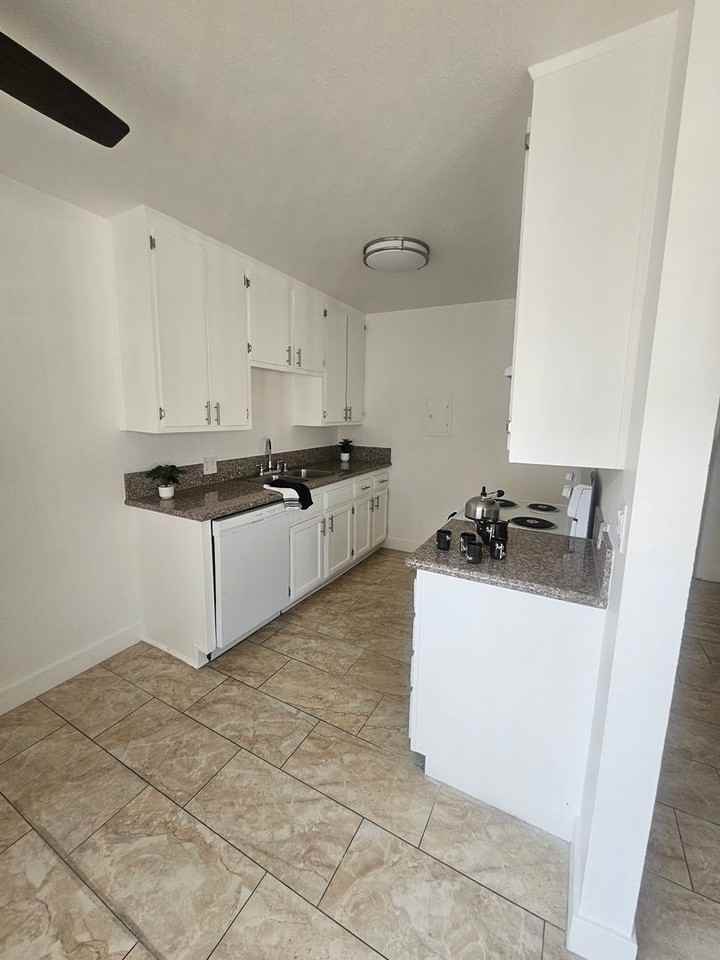 15523 Rayen Street - Photo 6 of 50