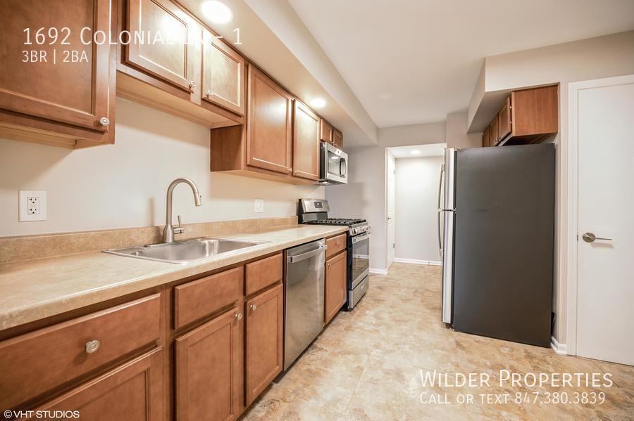 1692 Colonial Ln #1 - Photo 4 of 10