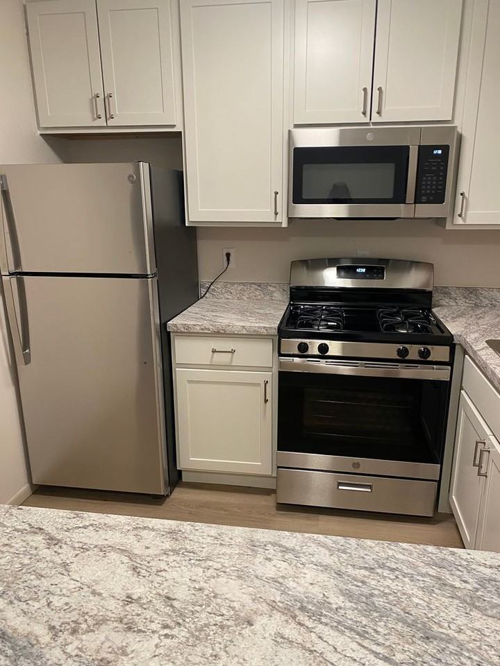 1674 Shawano Ave - Photo 4 of 20