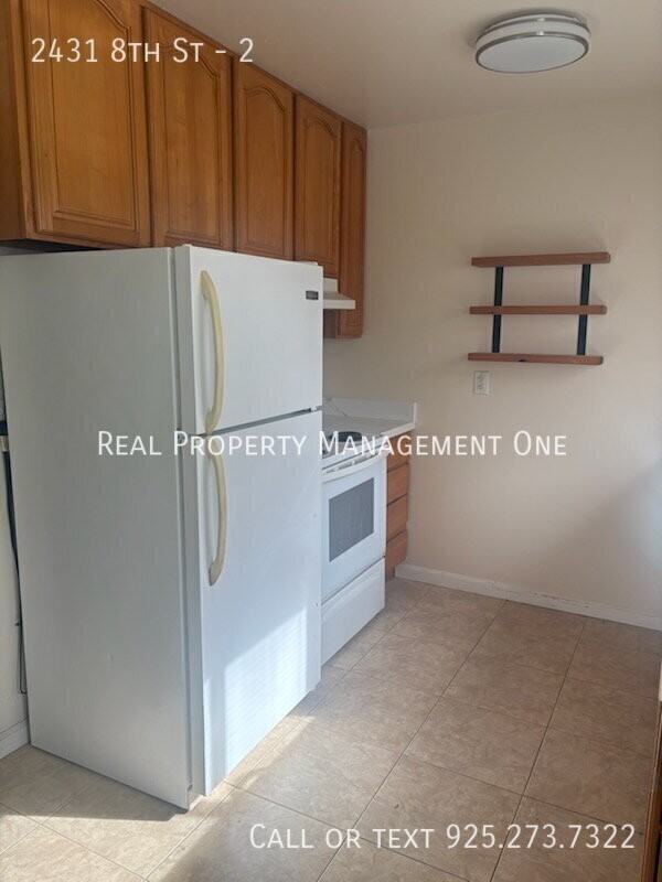 2431 8th St #2 - Photo 4 of 9