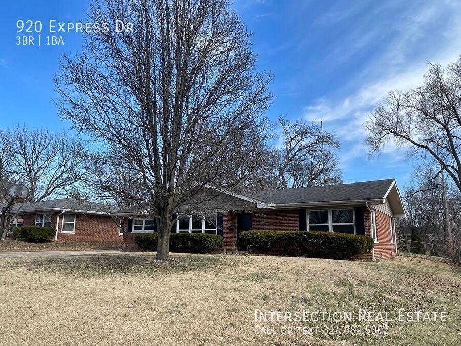 920 Express Dr - Photo 2 of 24