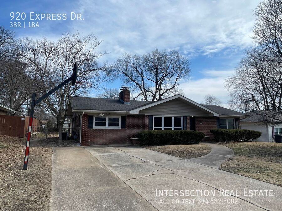 920 Express Dr - Photo 3 of 24